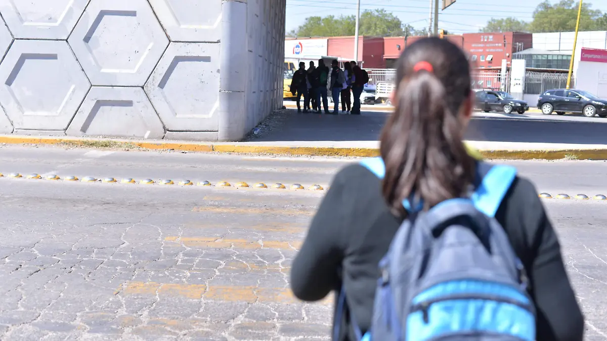 operativo mochila escuelas niñas niña estudiantes cruce vial 